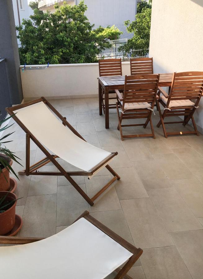 Days@Sea Apartment Primosten Bagian luar foto